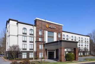 La Quinta Inn & Suites by Wyndham Mooresville - Mooresville - 0