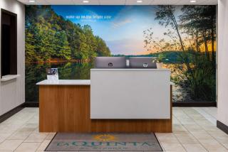 La Quinta Inn & Suites by Wyndham Mooresville - Mooresville - 5