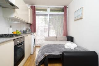 Cozy 2-Bed Garden Flat, With Free Private Parking, Wembley - Londra - 1