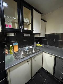 Riverbank Suites - River View Level 11, Sleeps 7 - Kampung Boyan - 1