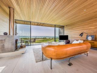 Breathtaking Home with Parking - Pass the Keys - 4
