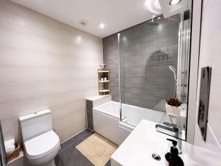 Stylish 2 Bed Apt in Watford - Monthly Stays - 5
