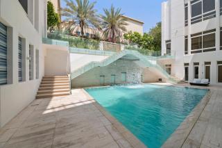 Blue Breeze - Prestigious and Luxury 7BR Villa in Emirates Hills - Dubai - 6
