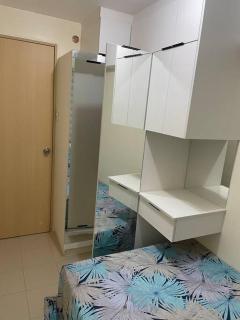 Home away from home with free parking and wifi - 5