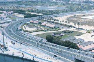 Luxury 1-BR with Lake View in Business Bay - Dubai - 5