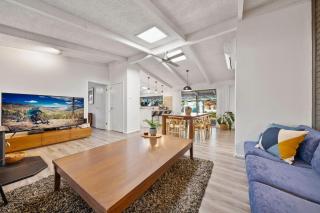 Ashwood Alpine House - Bright - 8