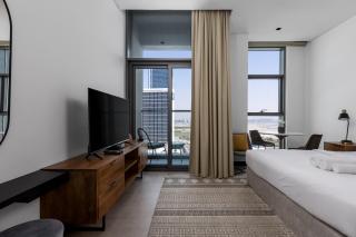 Waves - Stylish 13th-Floor Studio with Top-Notch Amenities - Dubai - 1