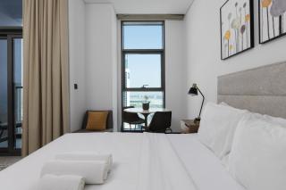 Waves - Stylish 13th-Floor Studio with Top-Notch Amenities - Dubai - 3
