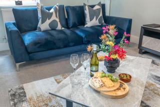 Elliot Oliver - Comfortable Five Bedroom Town Centre House With Garden & Garage - 2