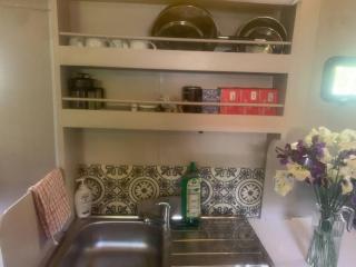 Solar Powered Hideaway - Fishbourne - 5