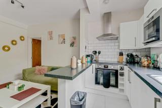 Very Central,1GB fibre wifi, 2min to tube & Heathrow, free coffee, milk & snacks, 2 new TVs & sofabed - Londra - 9