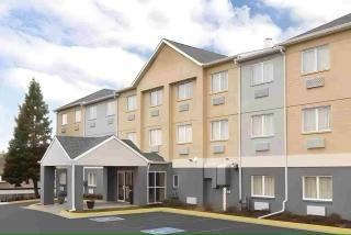 dubuque inn & suites - 0