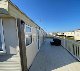 Fantastic 4 Berth Caravan In Skegness With Private Hot Tub Ref 96023H - 8