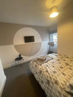 Enquire for long term stay reduction - Grimsby - 0