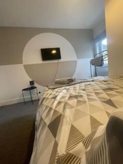 Enquire for long term stay reduction - Grimsby - 3