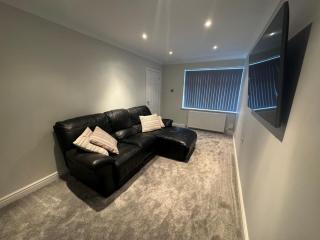 Sheffield Edge Hideaway - Mosborough - 3