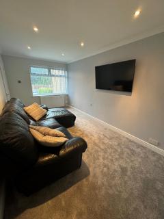 Sheffield Edge Hideaway - Mosborough - 2