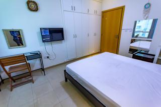 Lovely Spacious Rooms For Ladies in Marina للفتيات فقط - 9