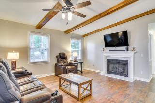 Private Yard and Deck High Point Home Base! - 8