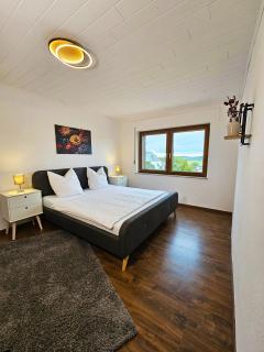 Longkamp Living Stilvolle Ferienwohnungen nahe Bernkastel-Kues, Disneyplus, Netflix, großer TV & Parkplatz - Longkamp - 3