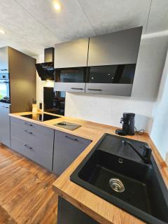 Longkamp Living Stilvolle Ferienwohnungen nahe Bernkastel-Kues, Disneyplus, Netflix, großer TV & Parkplatz - Longkamp - 4