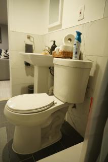 Cozy 2 Bedroom In A Lovely Forest Hills Neighborhood - 8