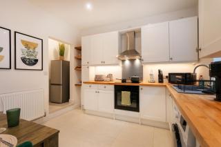 Contractors,Parking,Wifi, SmartTV - Heeley - 4