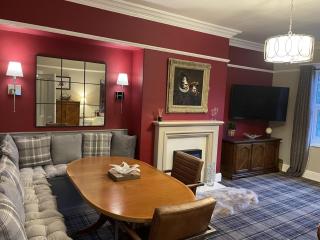 Seaside-Scarborough-WiFi-Parking-PetsOK-Sleeps-7 8 - Scarborough - 7