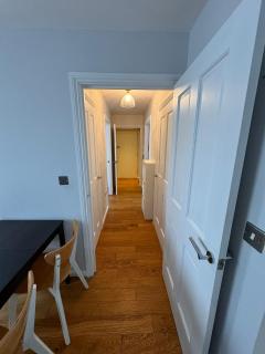 2-Bedroom Flat Walking Distance to ExCeL London - Perfect Location! - 1