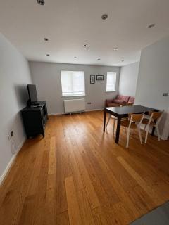 2-Bedroom Flat Walking Distance to ExCeL London - Perfect Location! - 6