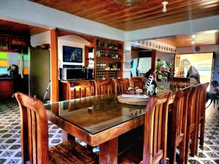 3 Bed House - Sleeps 20 - Pets - Pool - Garden - 2