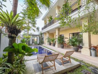 1 Min To Batu Bolong Island Boy Guesthouse Kt 7 - Canggu - 4