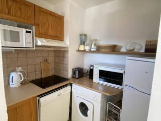Appartement T2 avec balcon, cuisine équipée, parking - FR-1-593-28 - Les Angles - 8