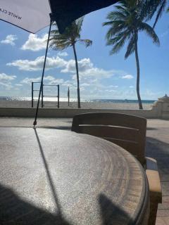 Hollywood Townhouse steps to beach and famous Broadwalk - Hollywood Beach - 7