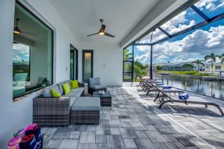 Villa Madi by CoralVilla - on water, sylish, pool&spa - Cape Coral - 2