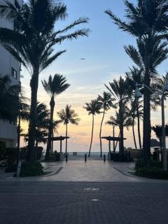 Hollywood Townhouse steps to beach and famous Broadwalk - Hollywood Beach - 1