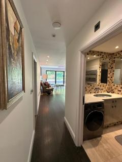 Apartment in Guildford with Parking - Stoughton - 1