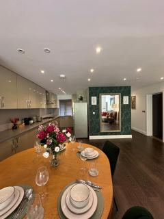 Apartment in Guildford with Parking - Stoughton - 9