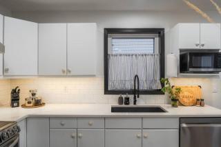 Modern Home by Edmonton Airport - Edmonton - 5