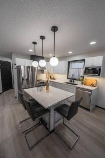 Modern Home by Edmonton Airport - Edmonton - 3