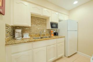 Tropical Retreat Coastal 1BR Getaway with Balcony 212 - 9