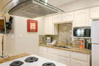 Tropical Retreat Coastal 1BR Getaway with Balcony 212 - 7