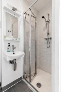 Wembar Hotel - London - 2