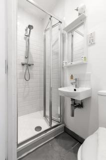 Wembar Hotel - London - 1