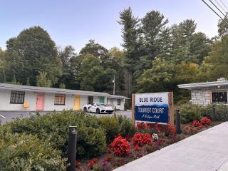 Blue Ridge Tourist Court - Boone - 9
