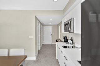 Grand Deluxe Two Bedroom Suite with Balcony Water Views, Corner - 8