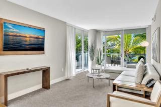 Grand Deluxe Two Bedroom Suite with Balcony Water Views, Corner - Miami Beach - 5