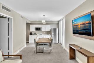 Grand Deluxe Two Bedroom Suite with Balcony Water Views, Corner - Miami Beach - 3