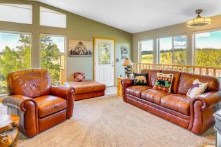 Deck and Views Pet-Friendly Cabin in Jefferson! - 8