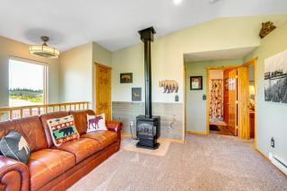 Deck and Views Pet-Friendly Cabin in Jefferson! - 7